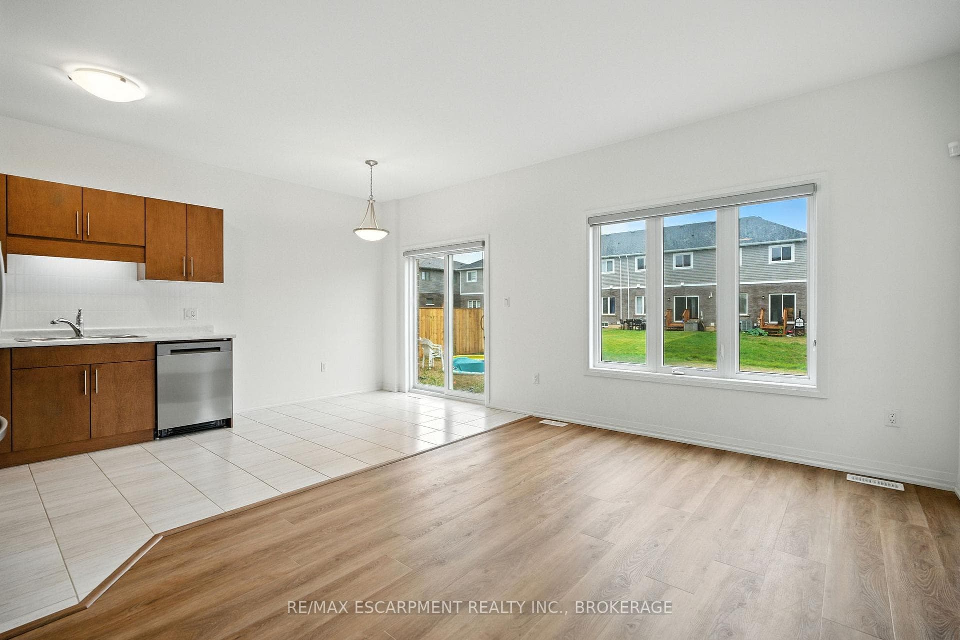 25 Saffron Way photo 6