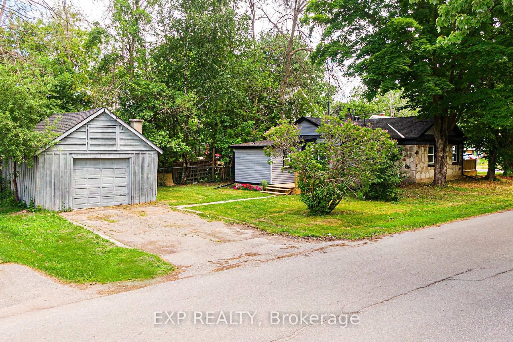 Detached Garage