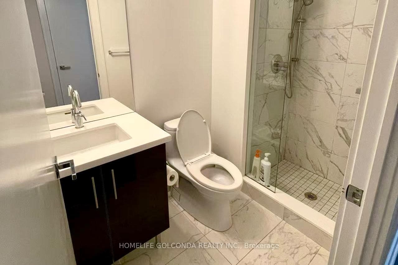 29 Queens Quay Unit 624 photo 19
