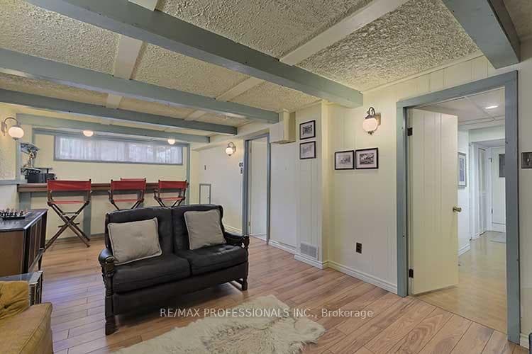 752 Dodsworth Crescent photo 25