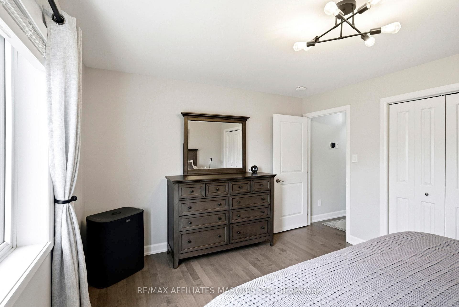 252 Eastport Drive photo 21