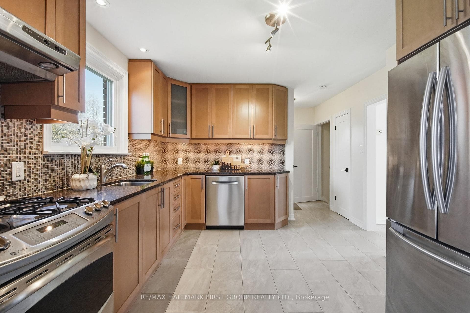 128 Clements Road photo 6