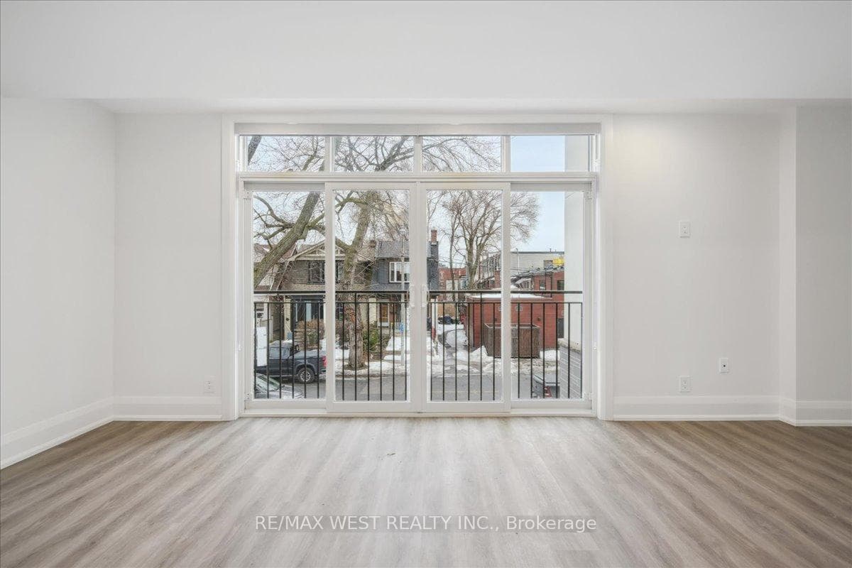 115 Monarch Park Avenue Unit 301 photo 4