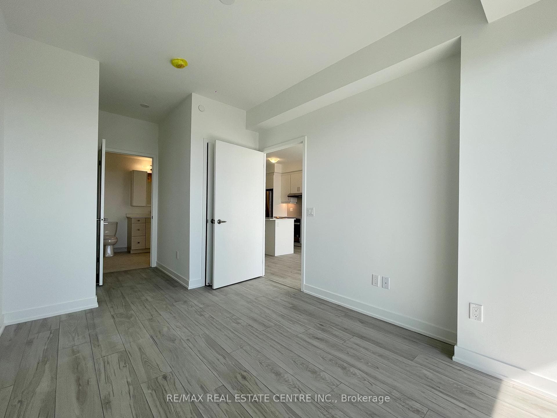 1035 Southdown Road Unit 1606 photo 17