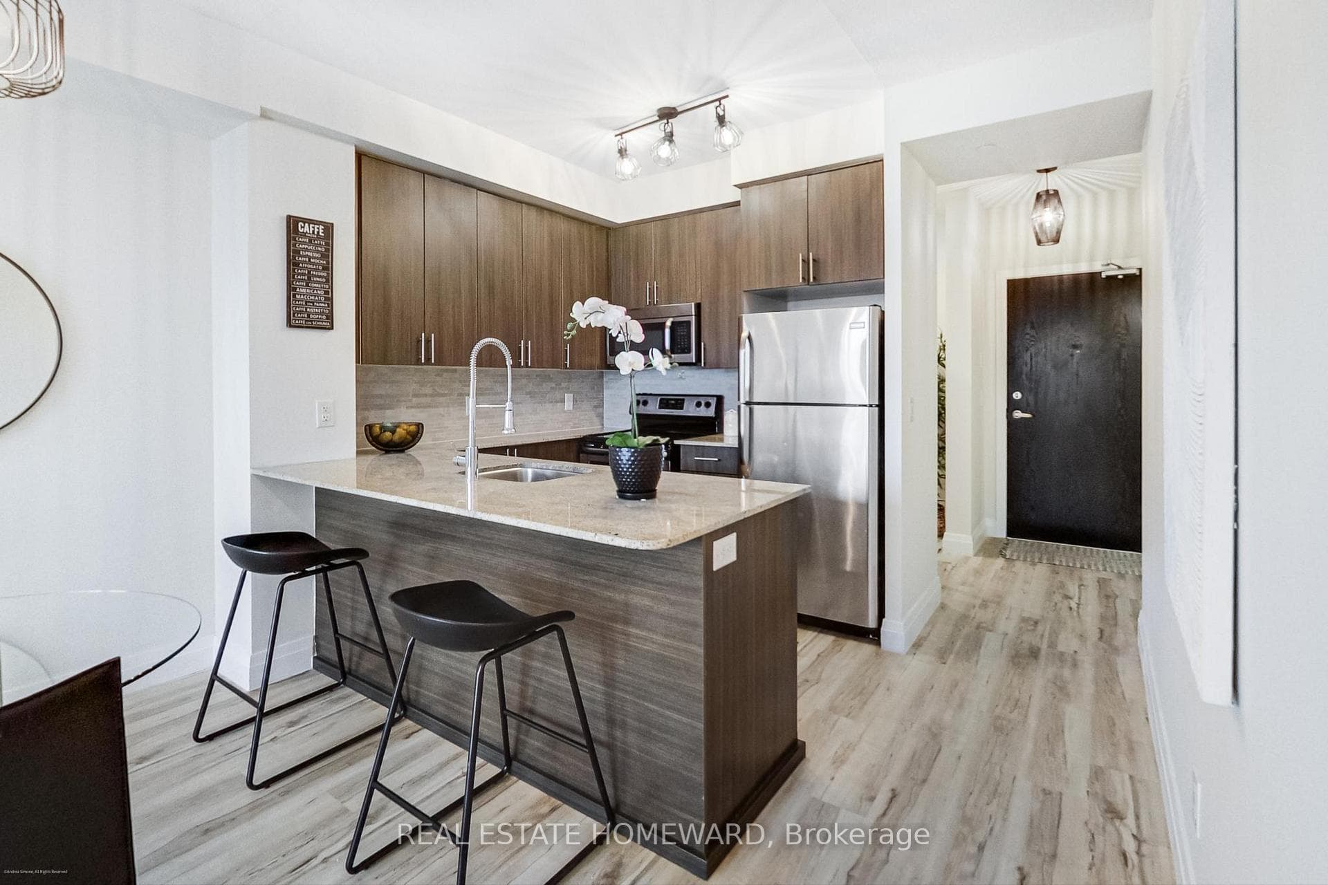 Eat-in Kitchen