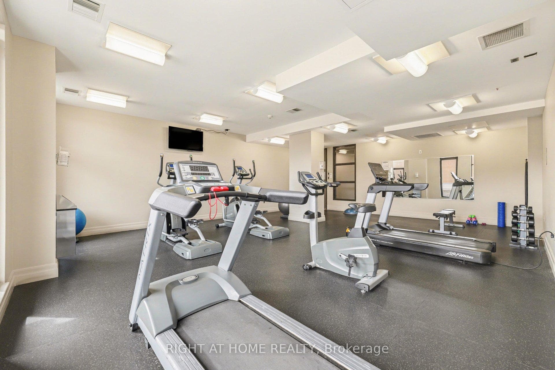 330 Loretta Avenue Unit 810 photo 21