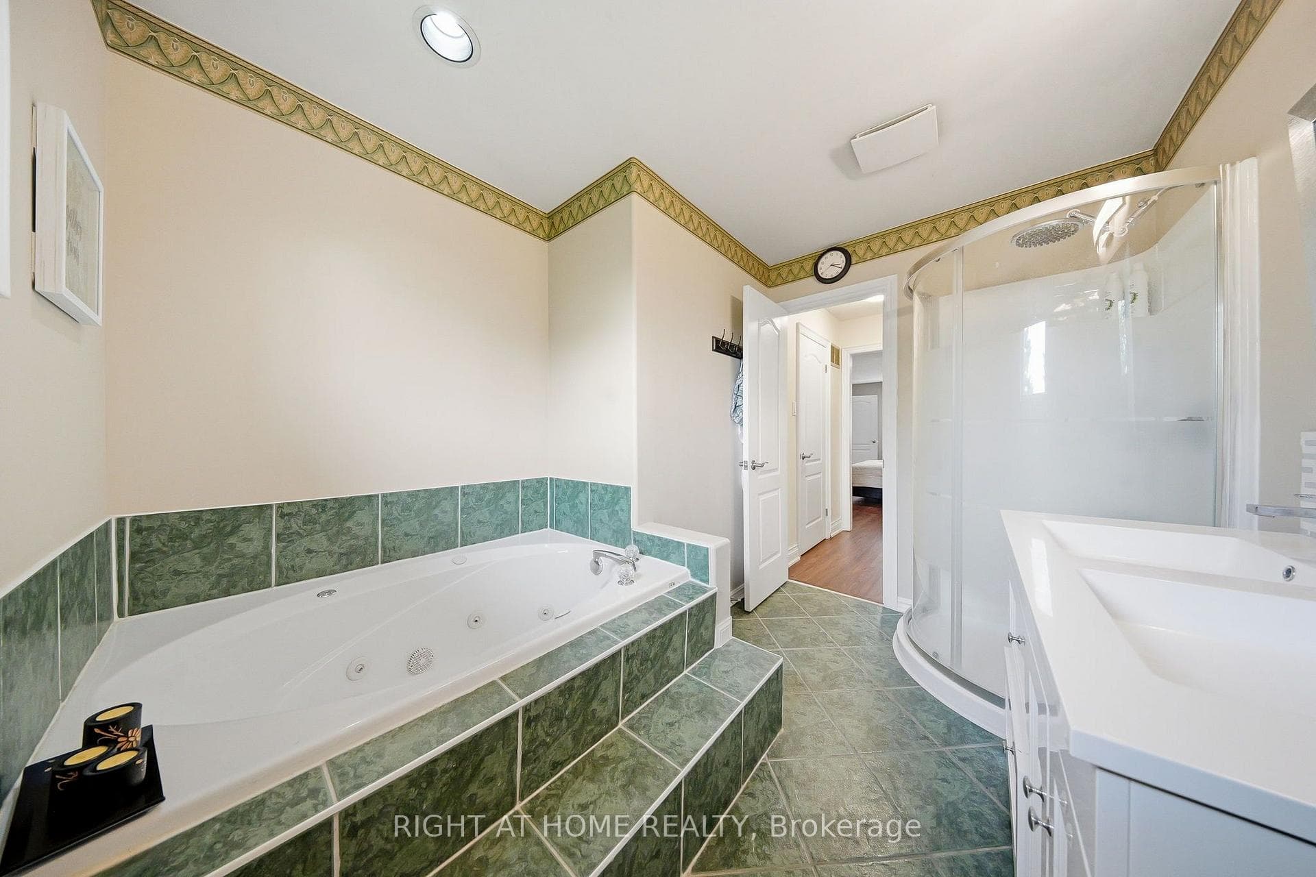 29 Sunforest Drive photo 35