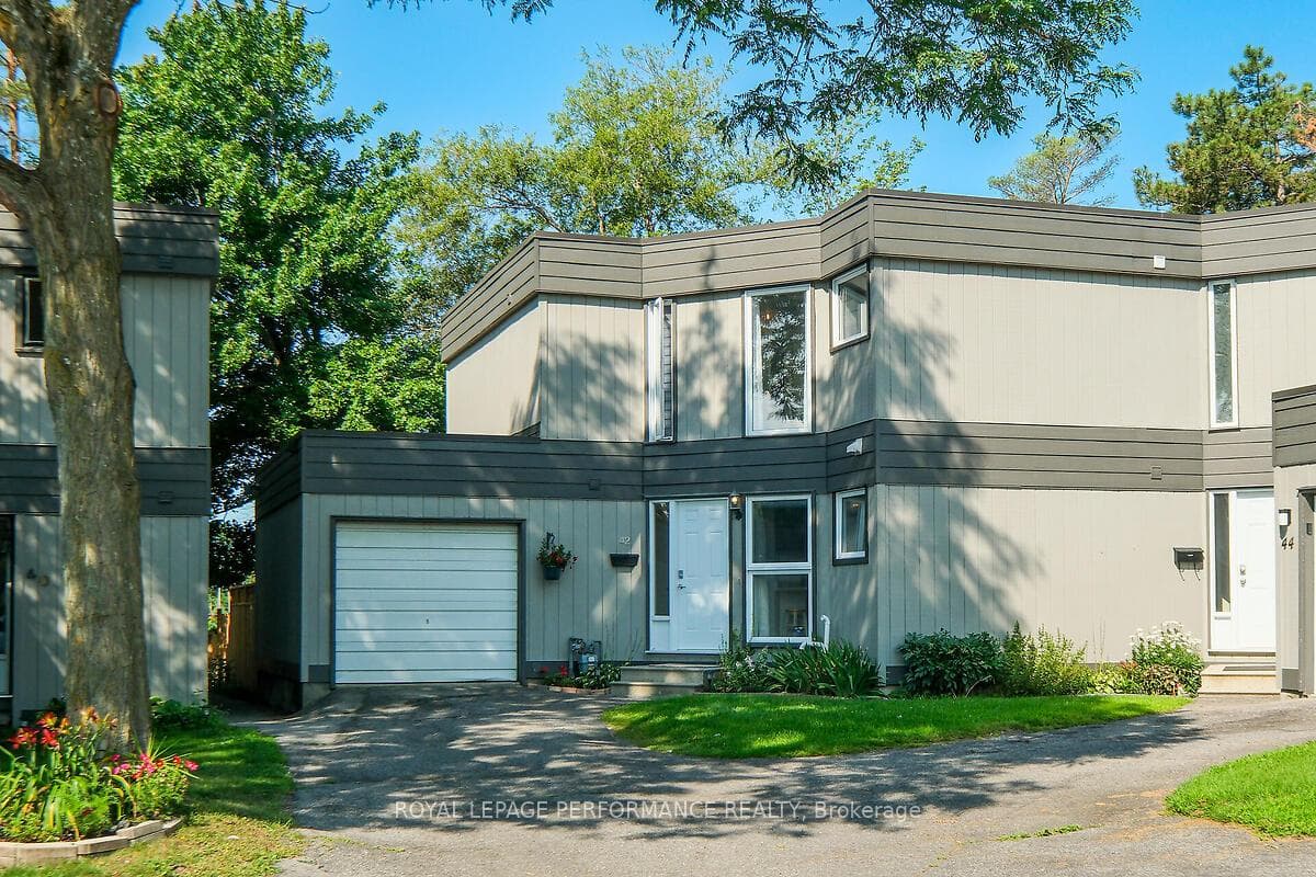 42 Compata Way photo 1