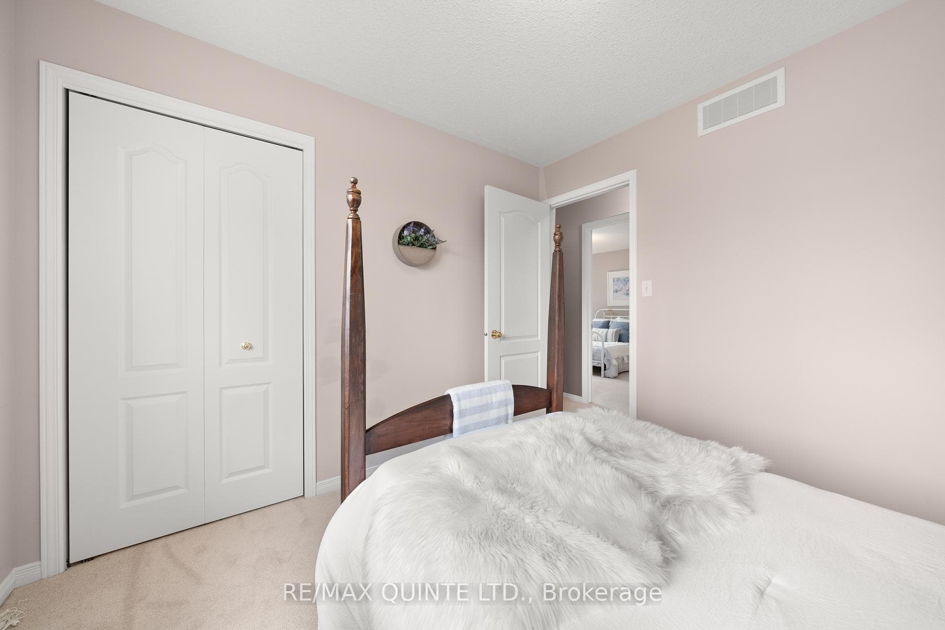 2 Hilton Place photo 23