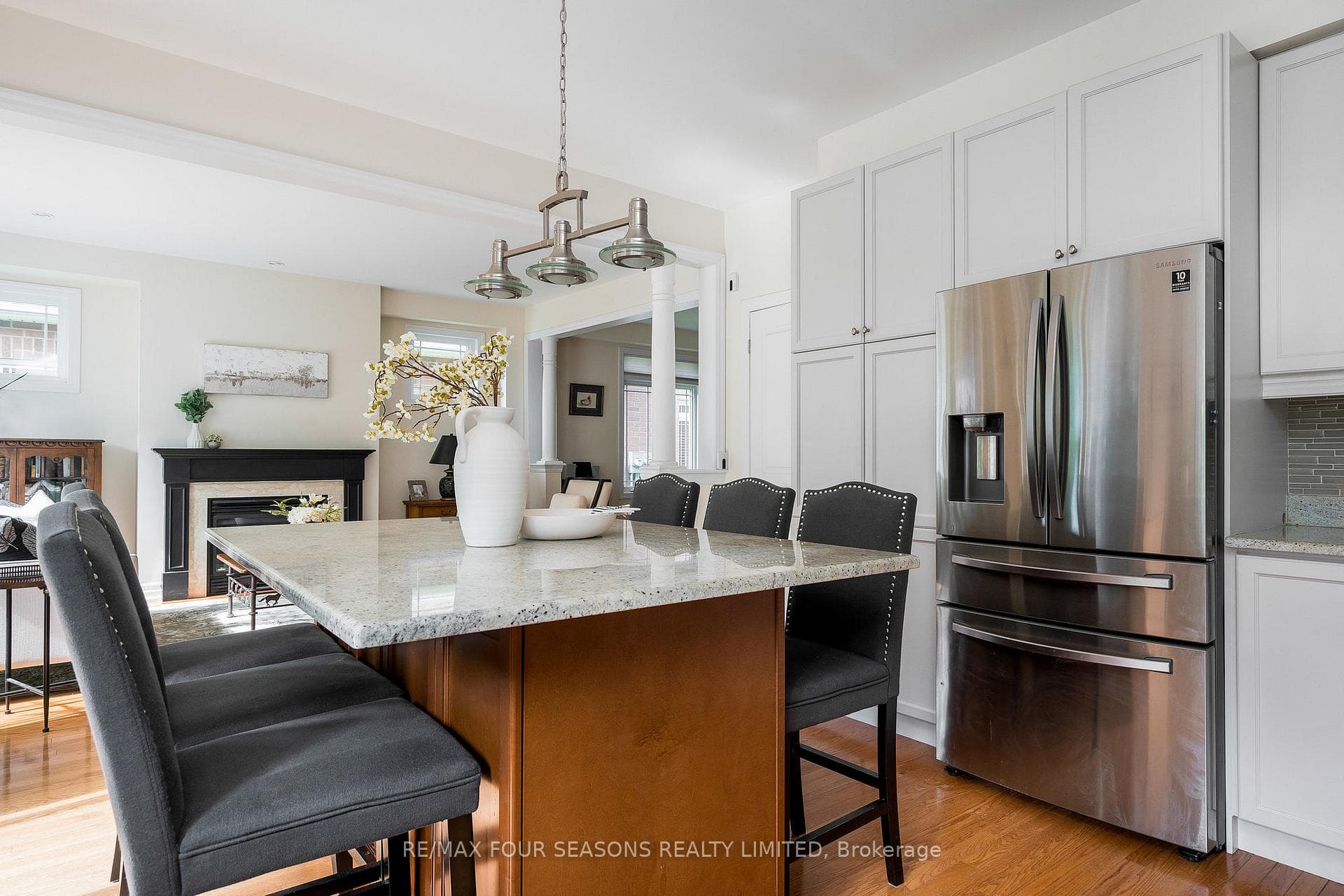 10 Westmount Mews photo 15