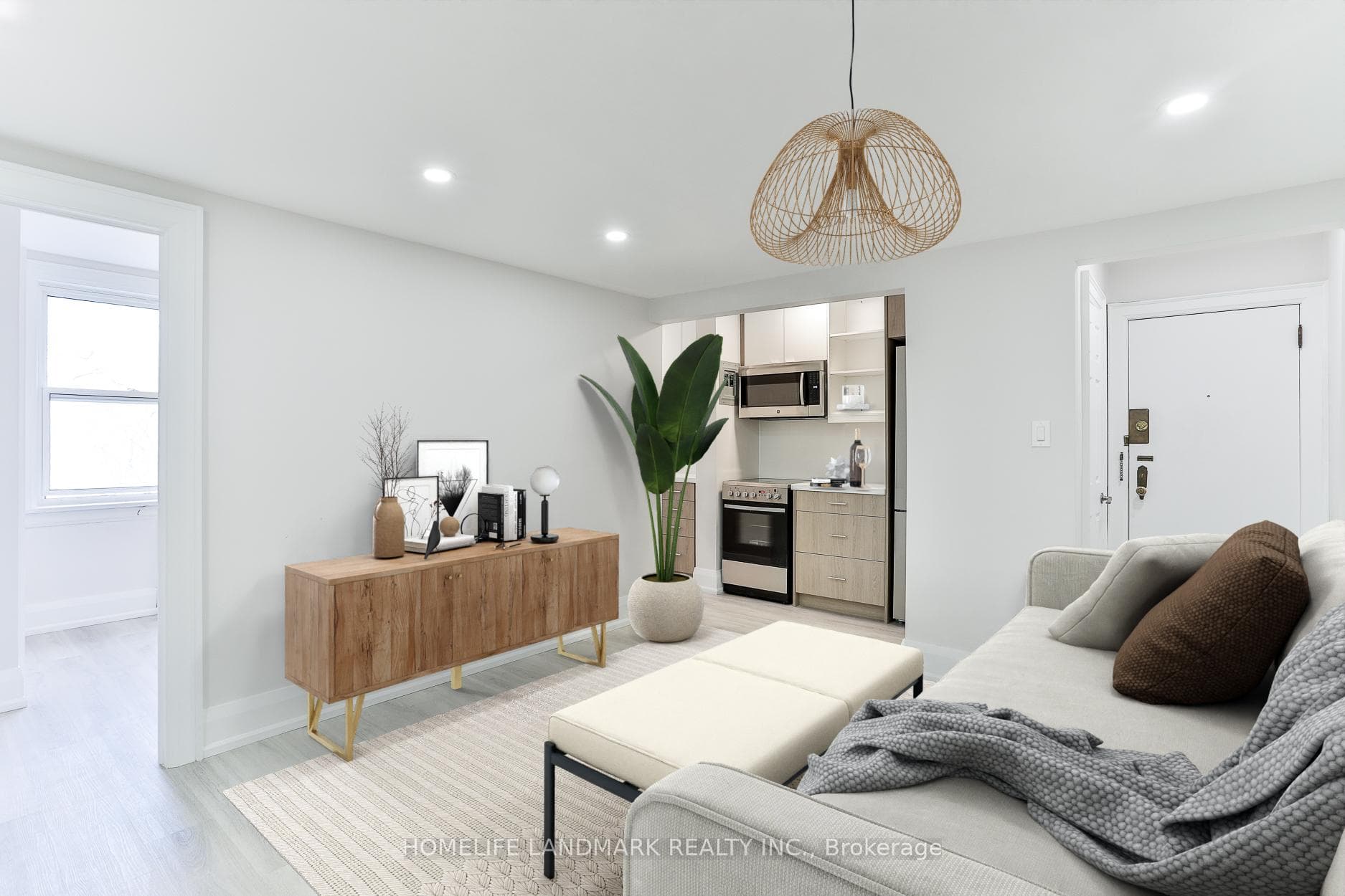 448 Spadina Road Unit 104 photo 3
