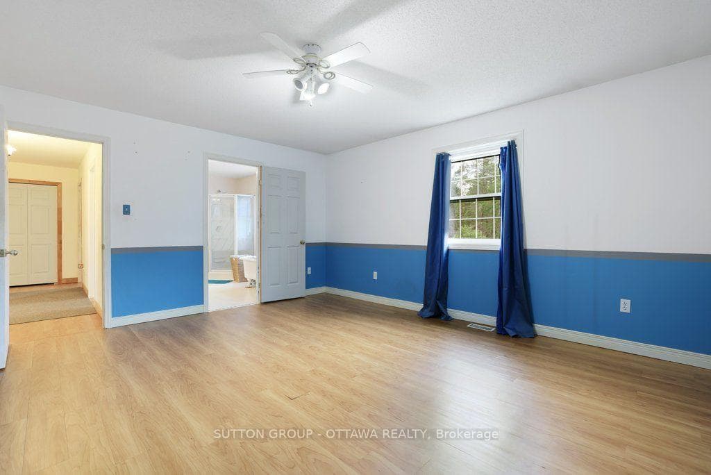 BEDROOM WITH CHEATER ACCESS TO FULL BATH