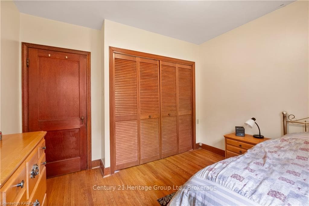 107 DUNDAS Street photo 11