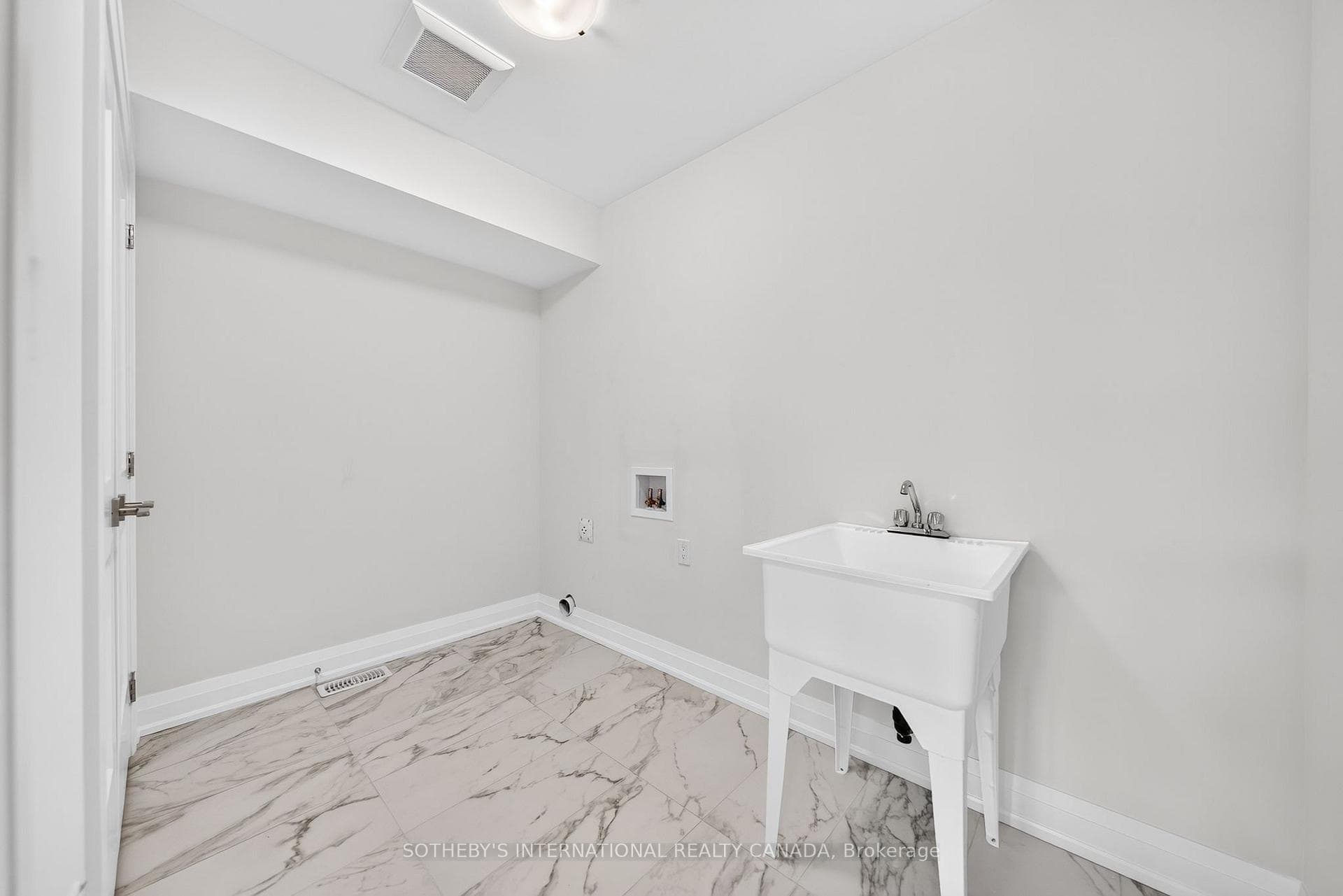 675 Victoria Road Unit 24 photo 32