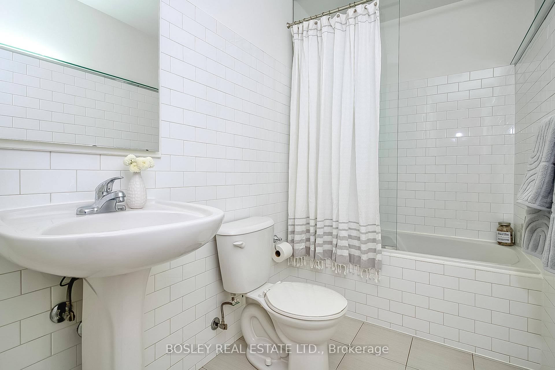 25 Ritchie Avenue Unit 106 photo 31