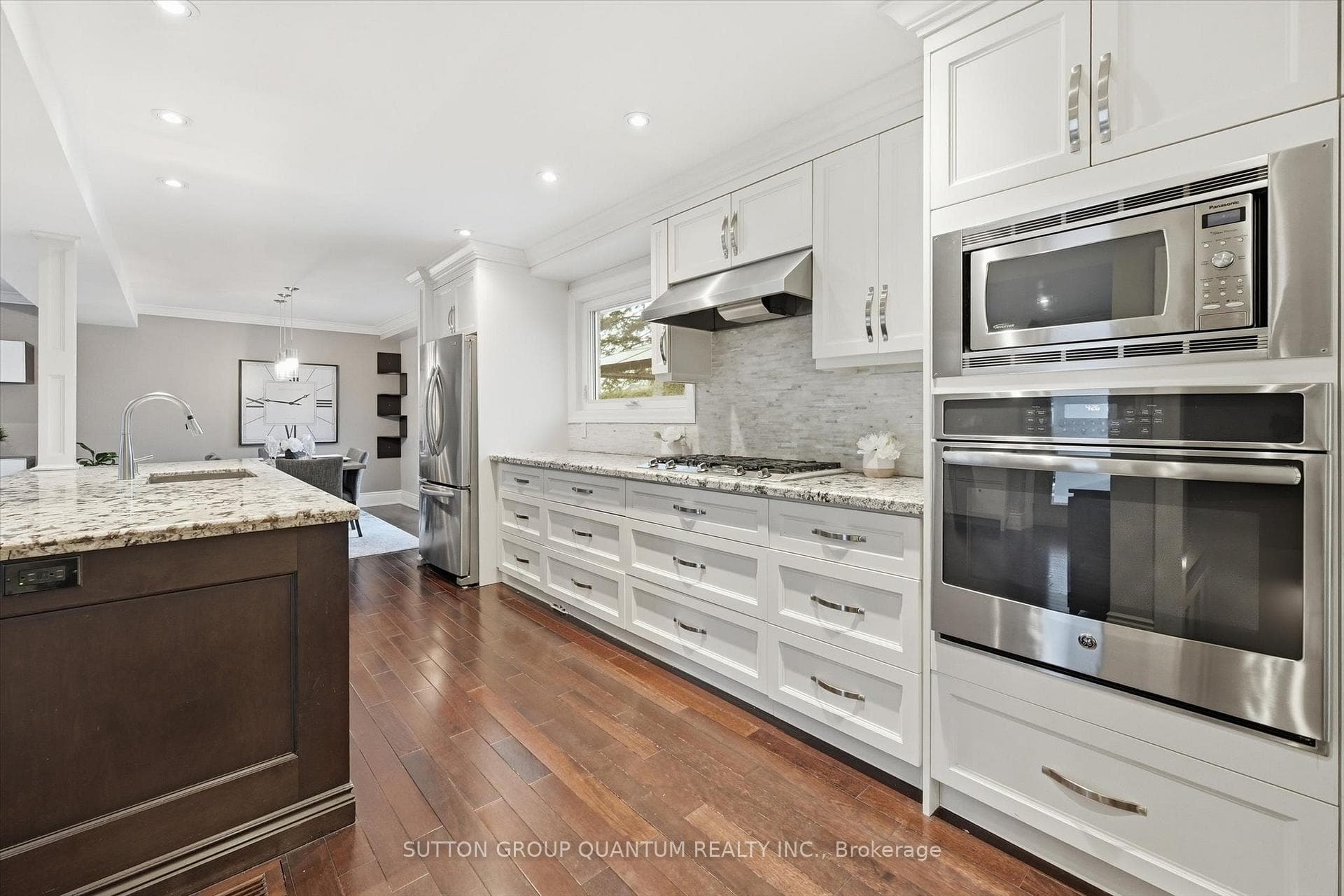 383 Cosburn Crescent photo 14