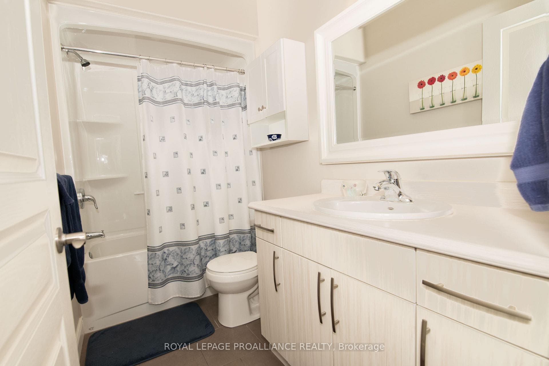 4PC Main Bathroom