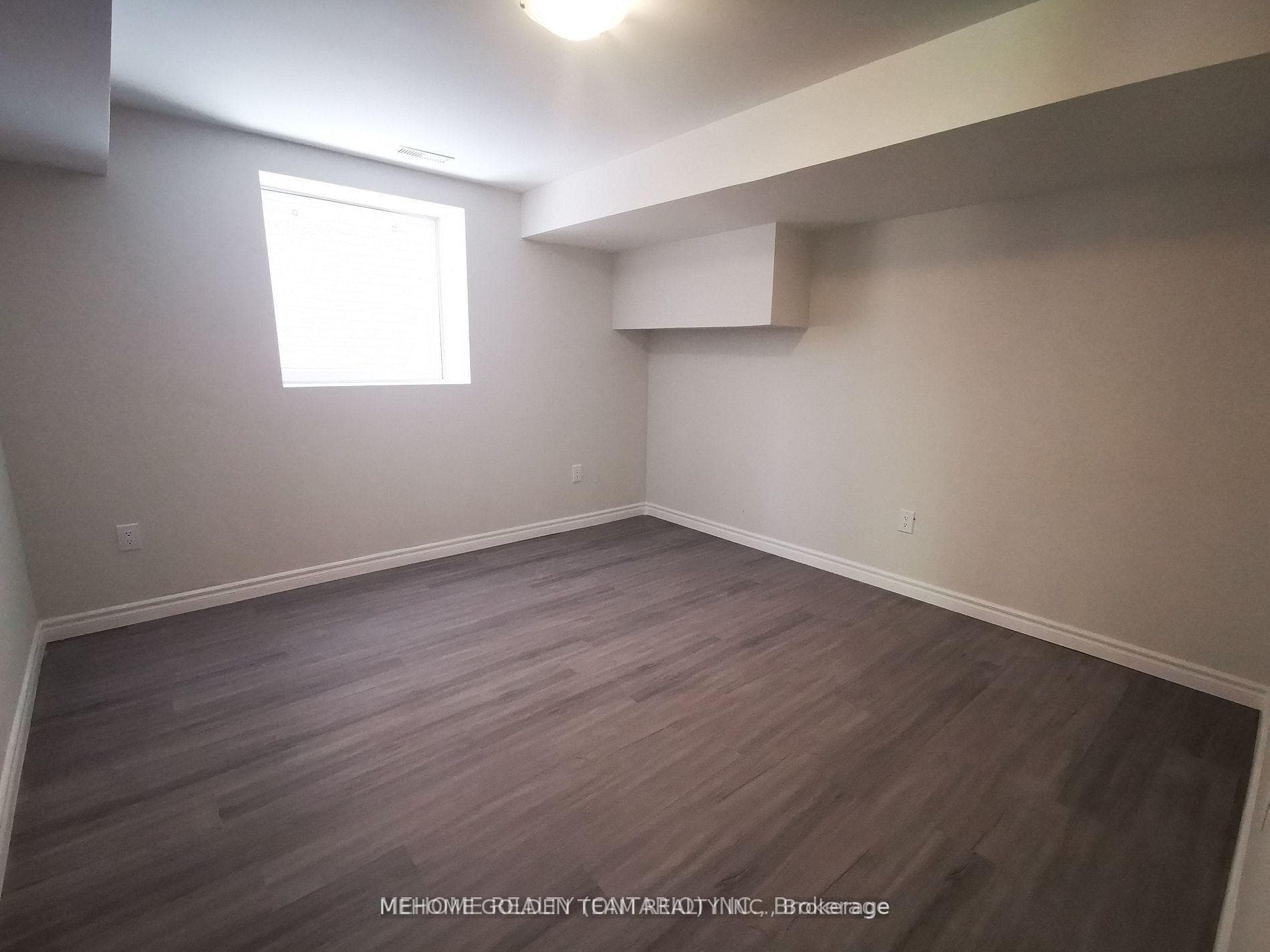 56 Homer Crescent Unit Bsmt photo 5