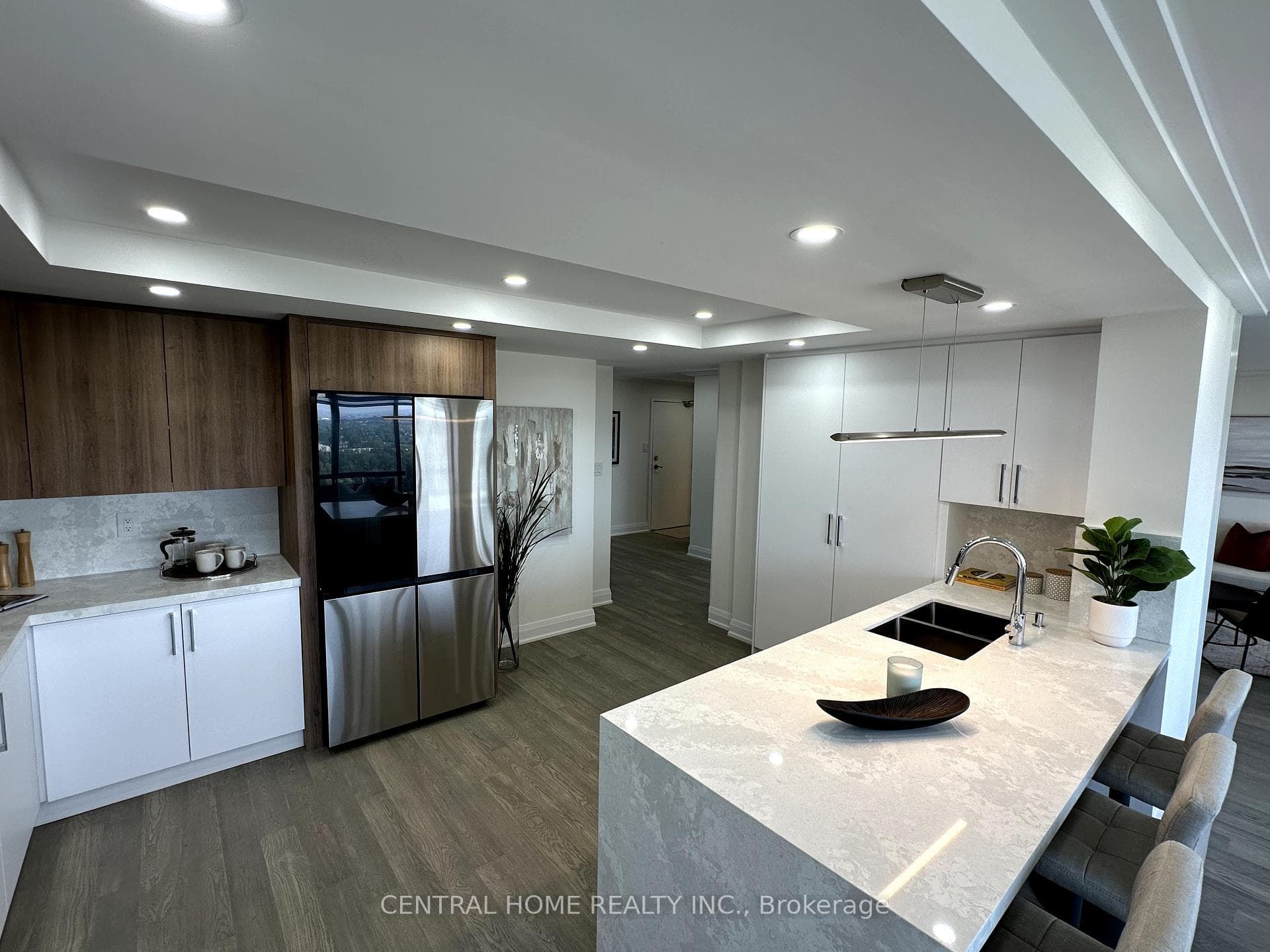 65 Skymark Drive Unit 1407 photo 5
