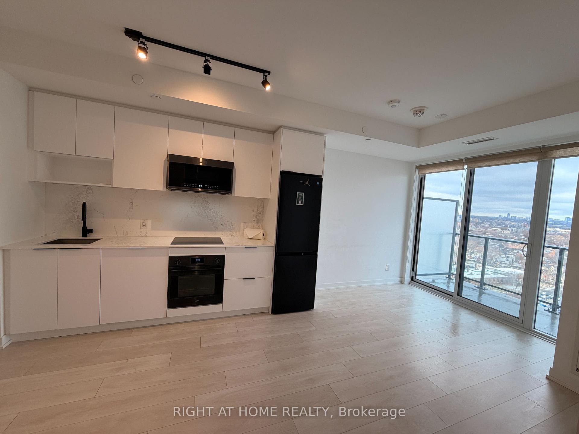 5 Defries Street Unit 1801 photo 4