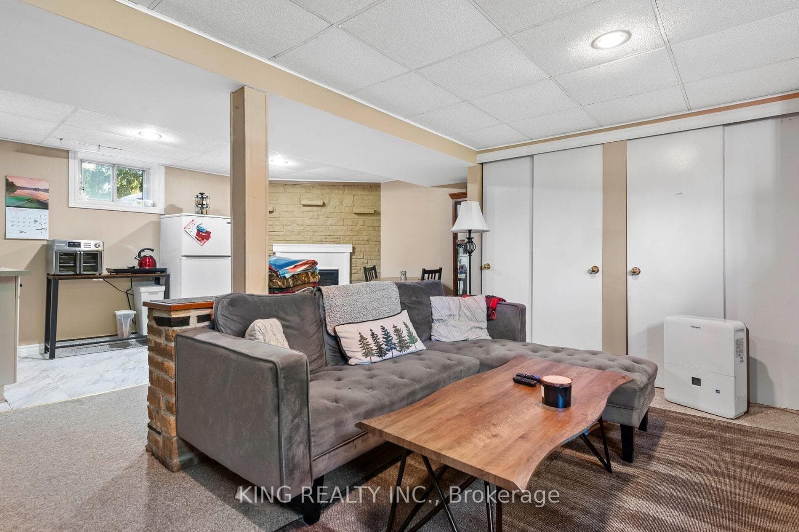 47 Fairview Ave Avenue photo 14