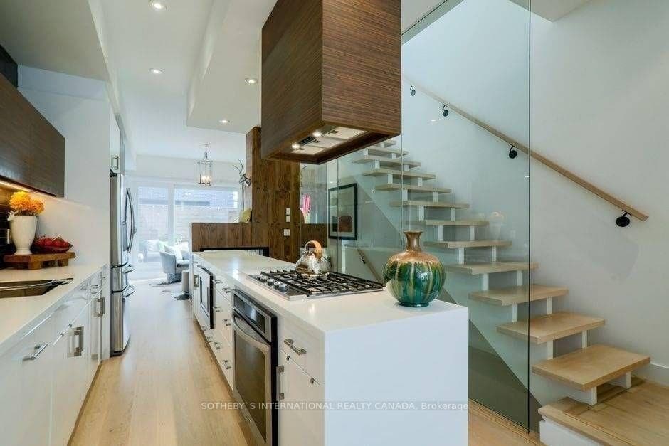 837 Broadview Avenue Unit 7 photo 8