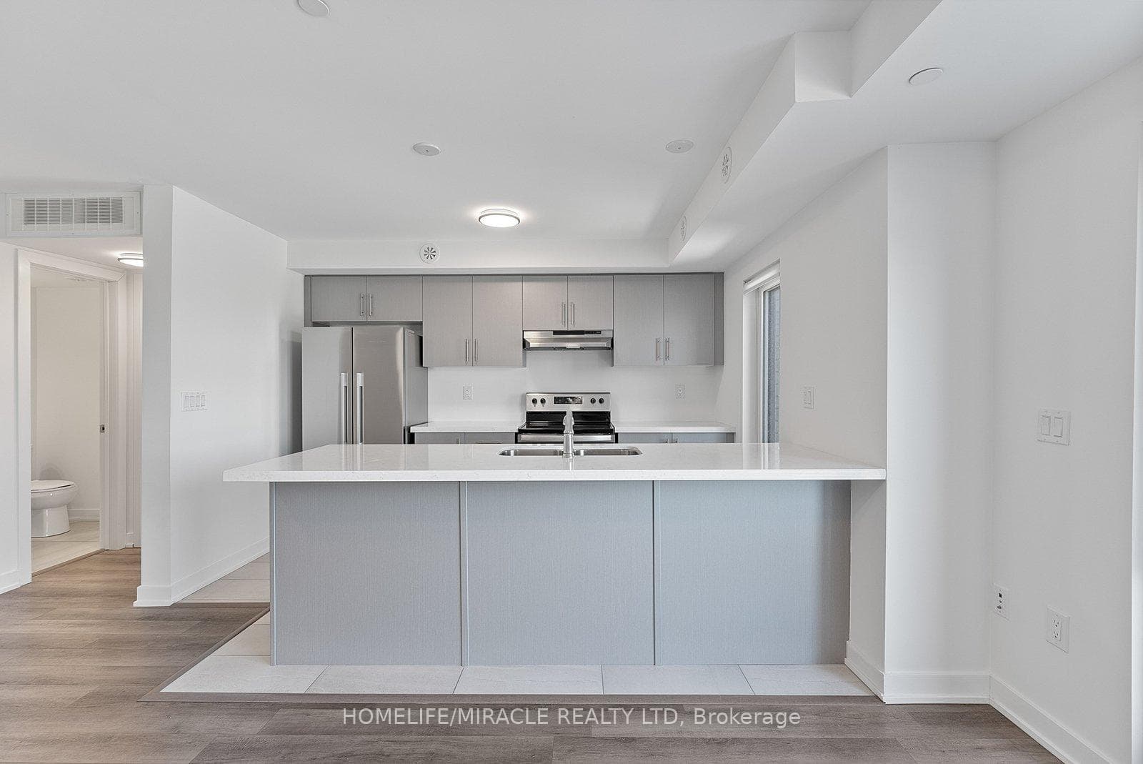 185 Veterans Drive Unit 14 photo 16