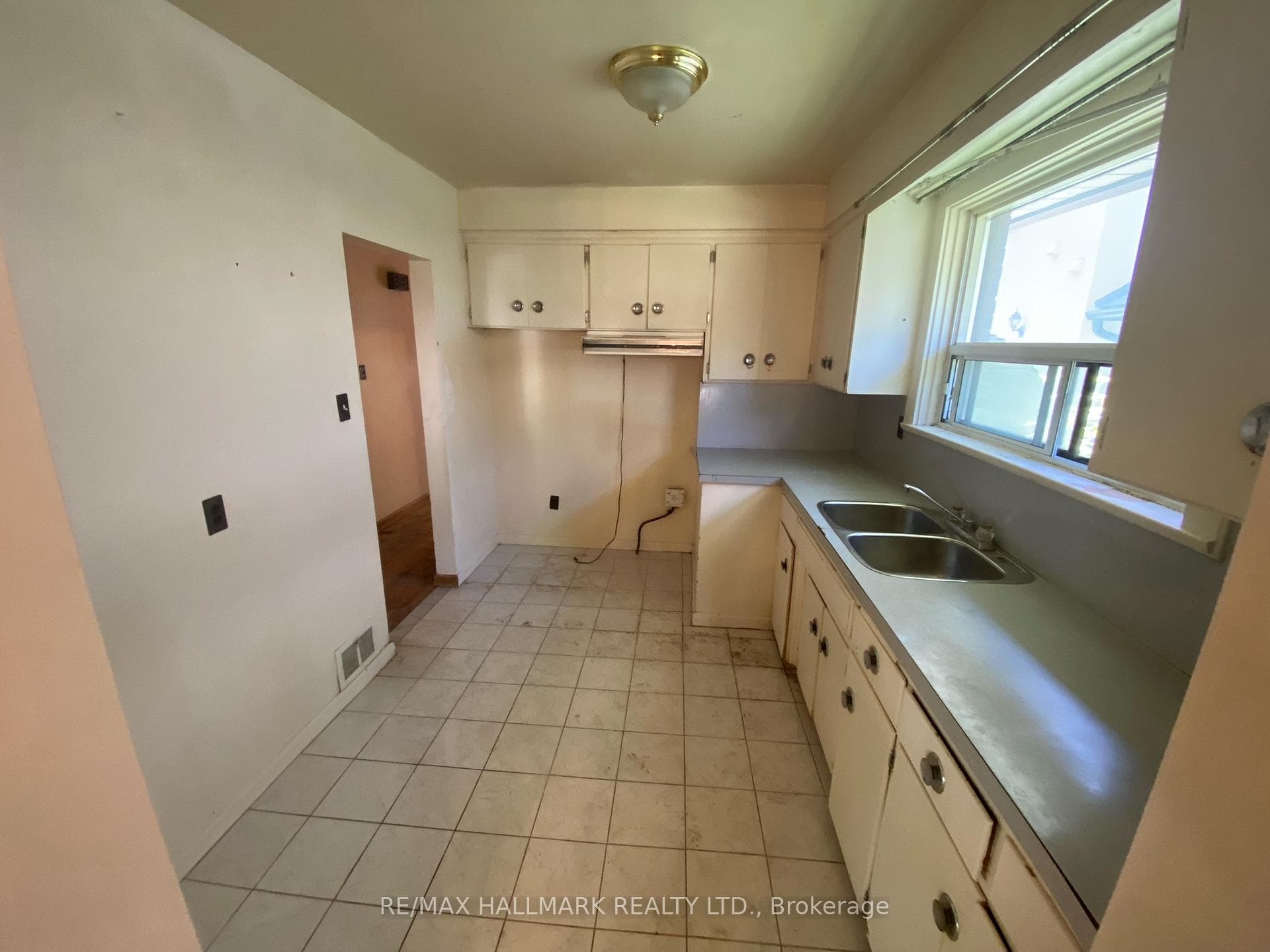 230 Crocus Drive photo 12