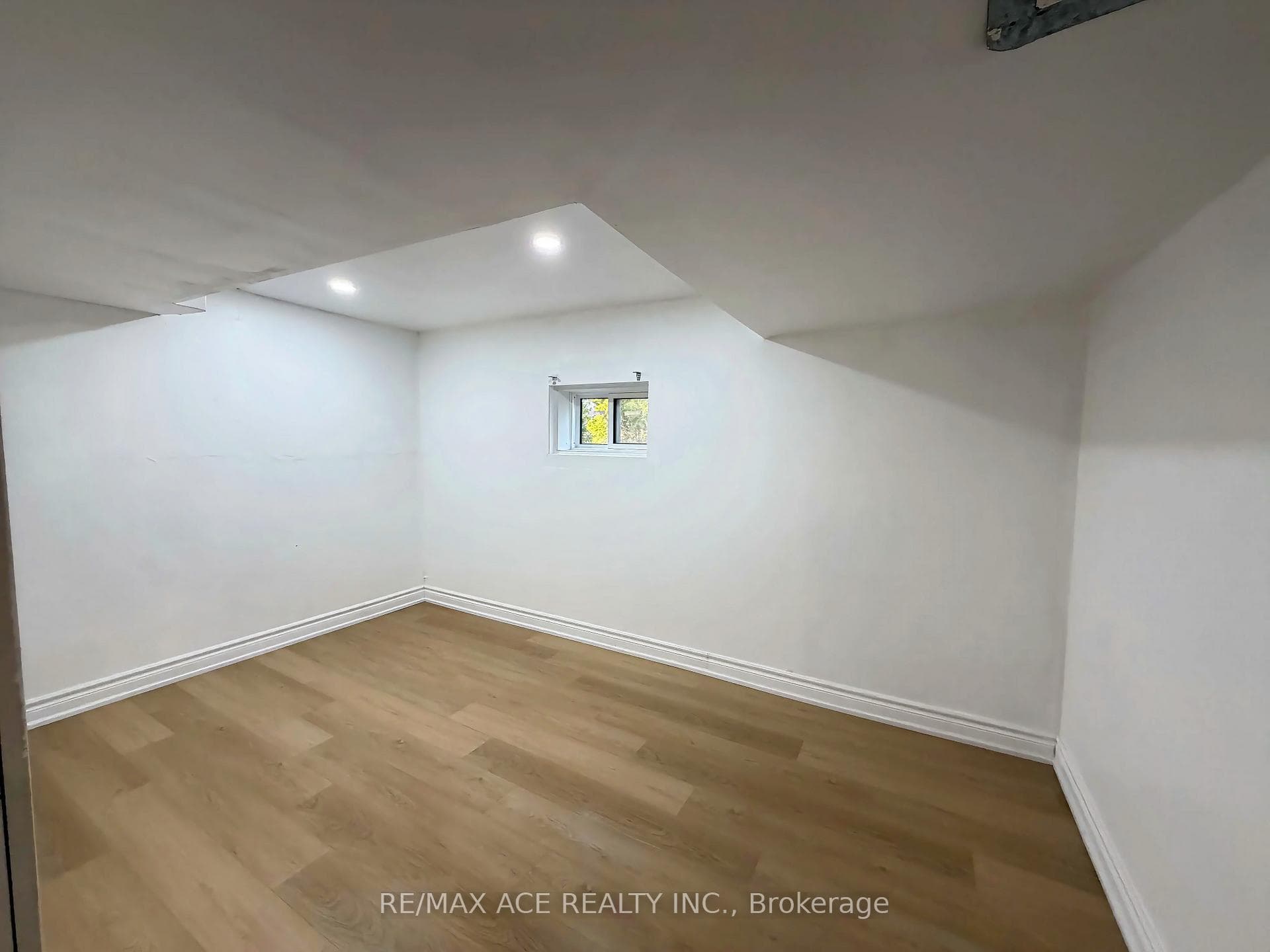 123 Oakwood Avenue photo 20