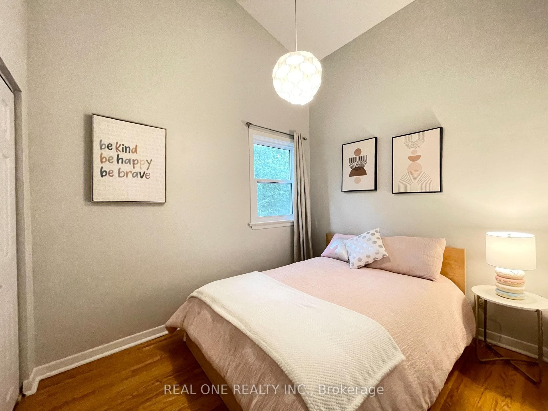 290 WESTCOURT Place photo 20