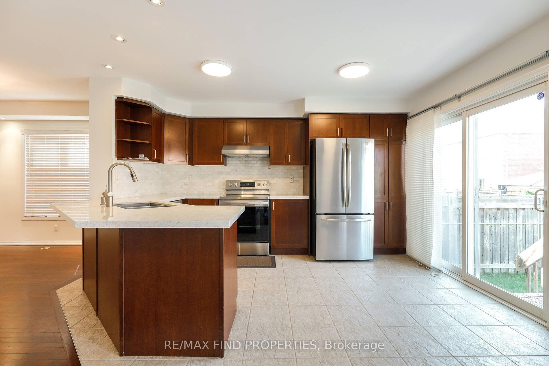 930 Hasselfeldt Heights photo 13