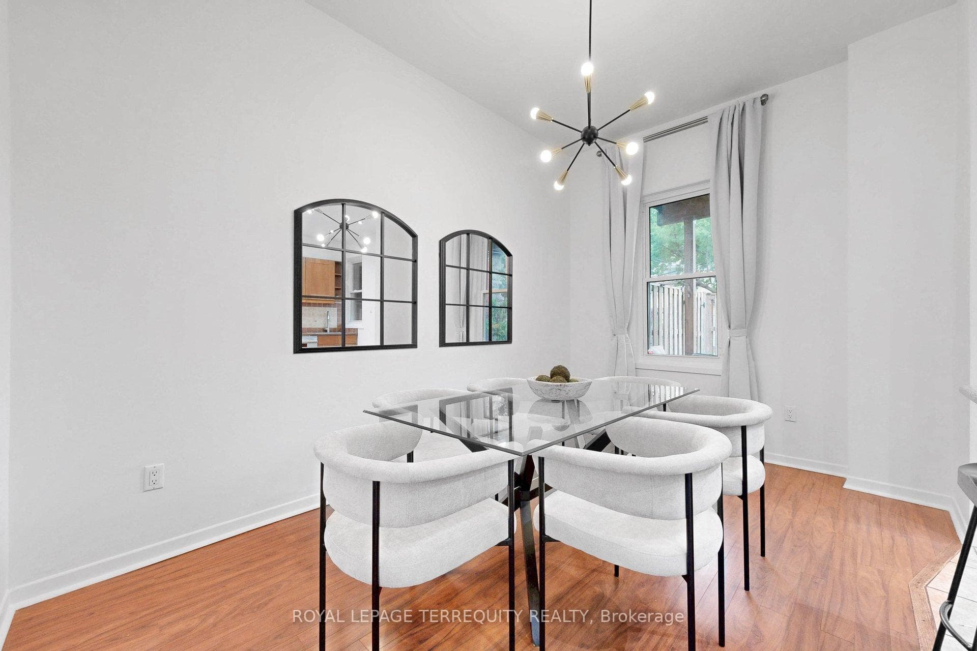 372 St Johns Road photo 7