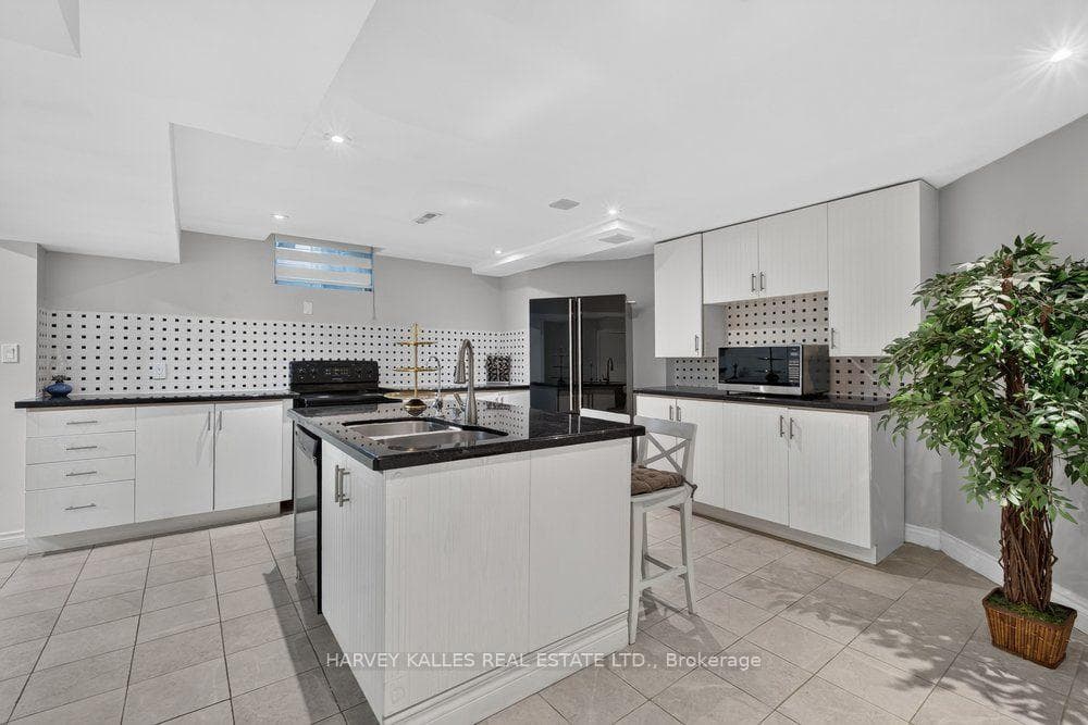 898 Stonehaven Avenue photo 35