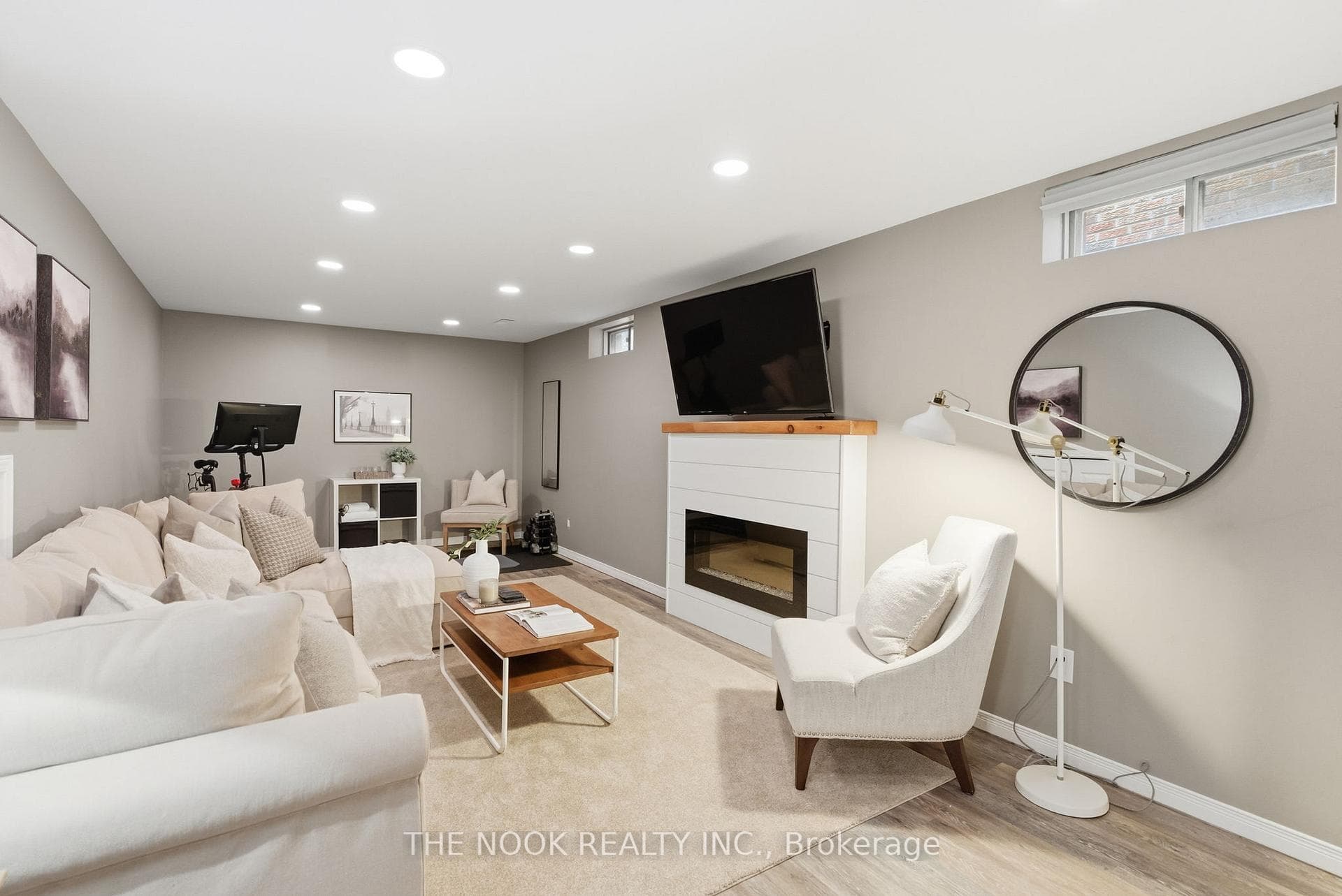 512 Athol Street photo 38