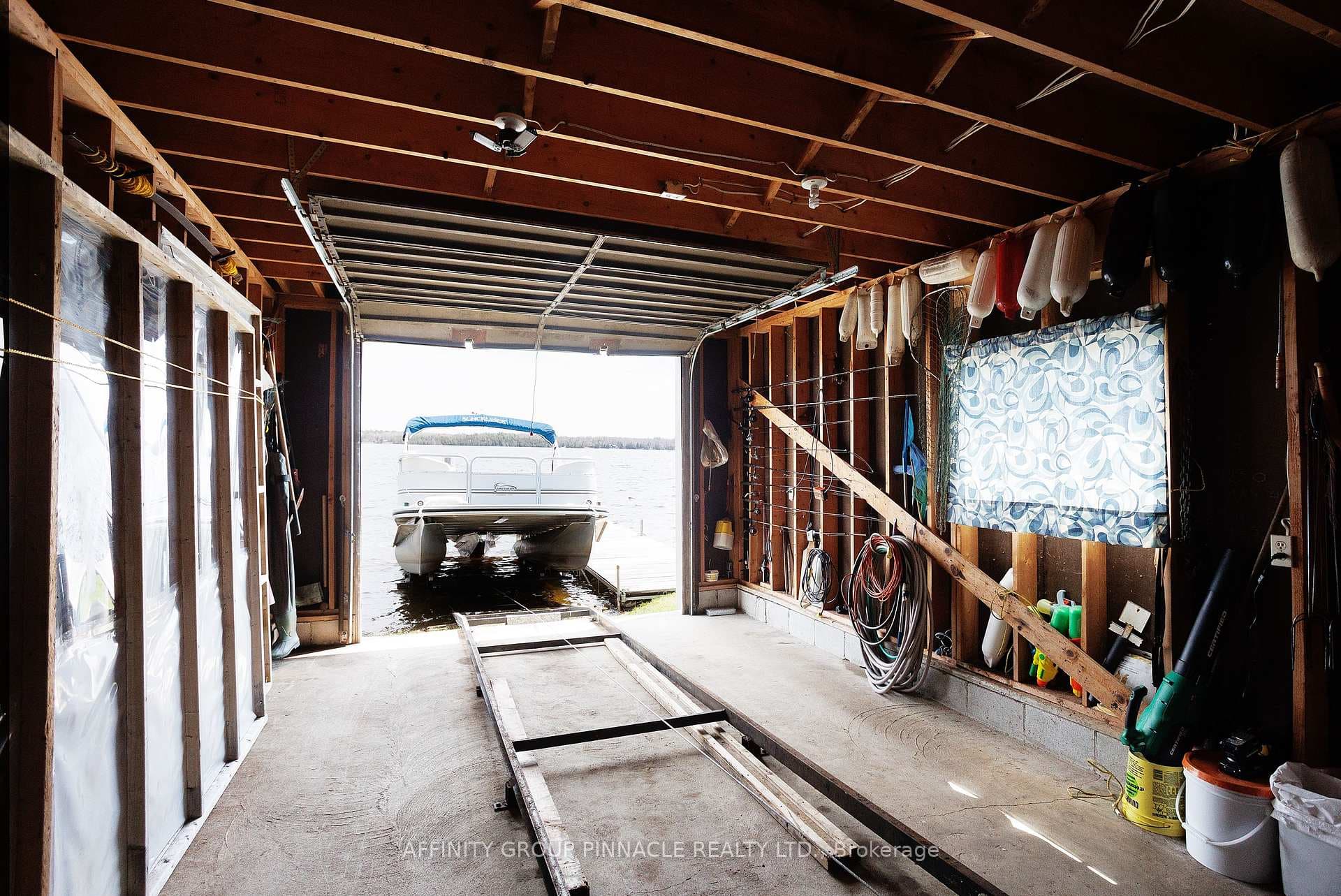 73 Admiral Drive photo 48
