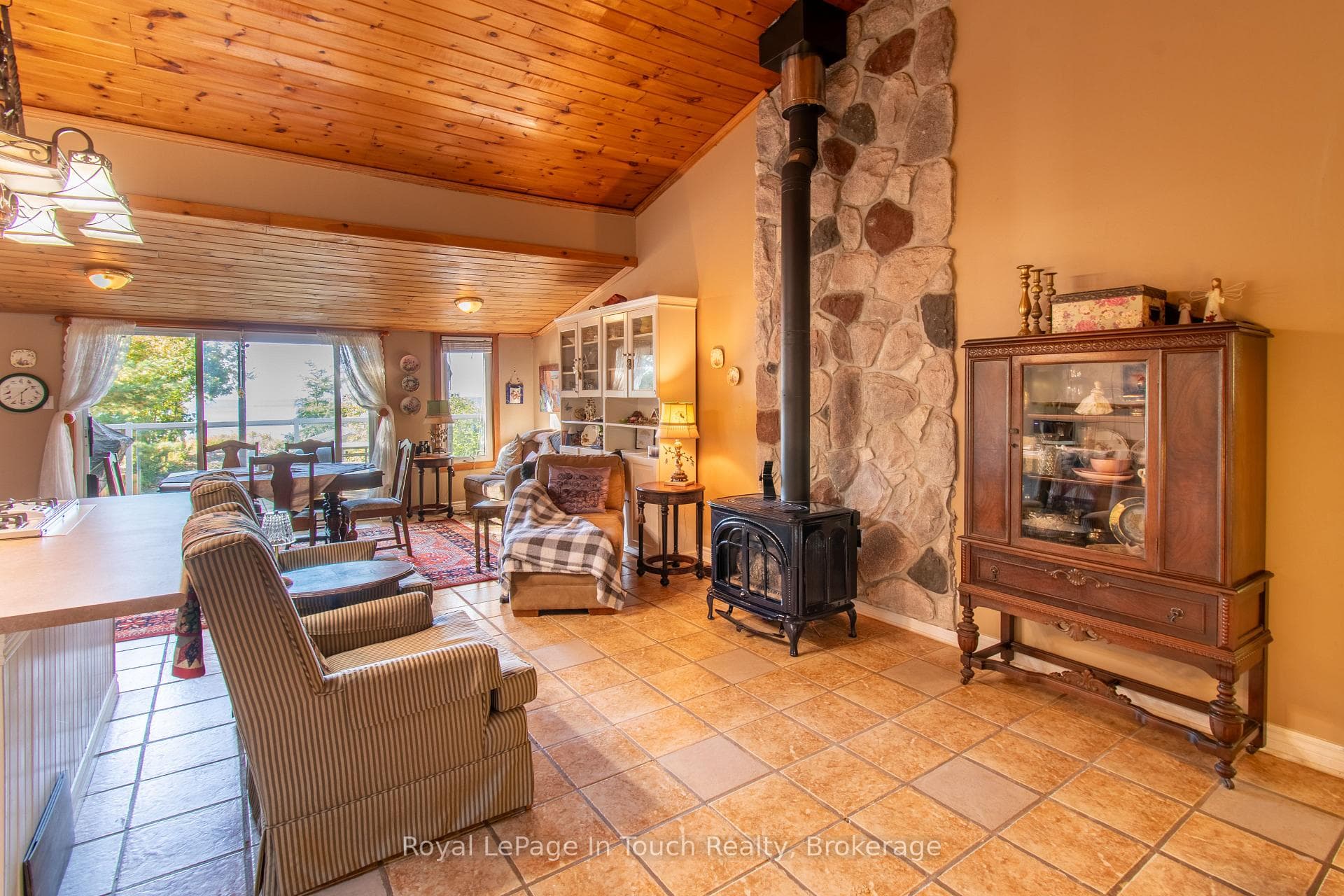 64 Wahnekewening Drive photo 18