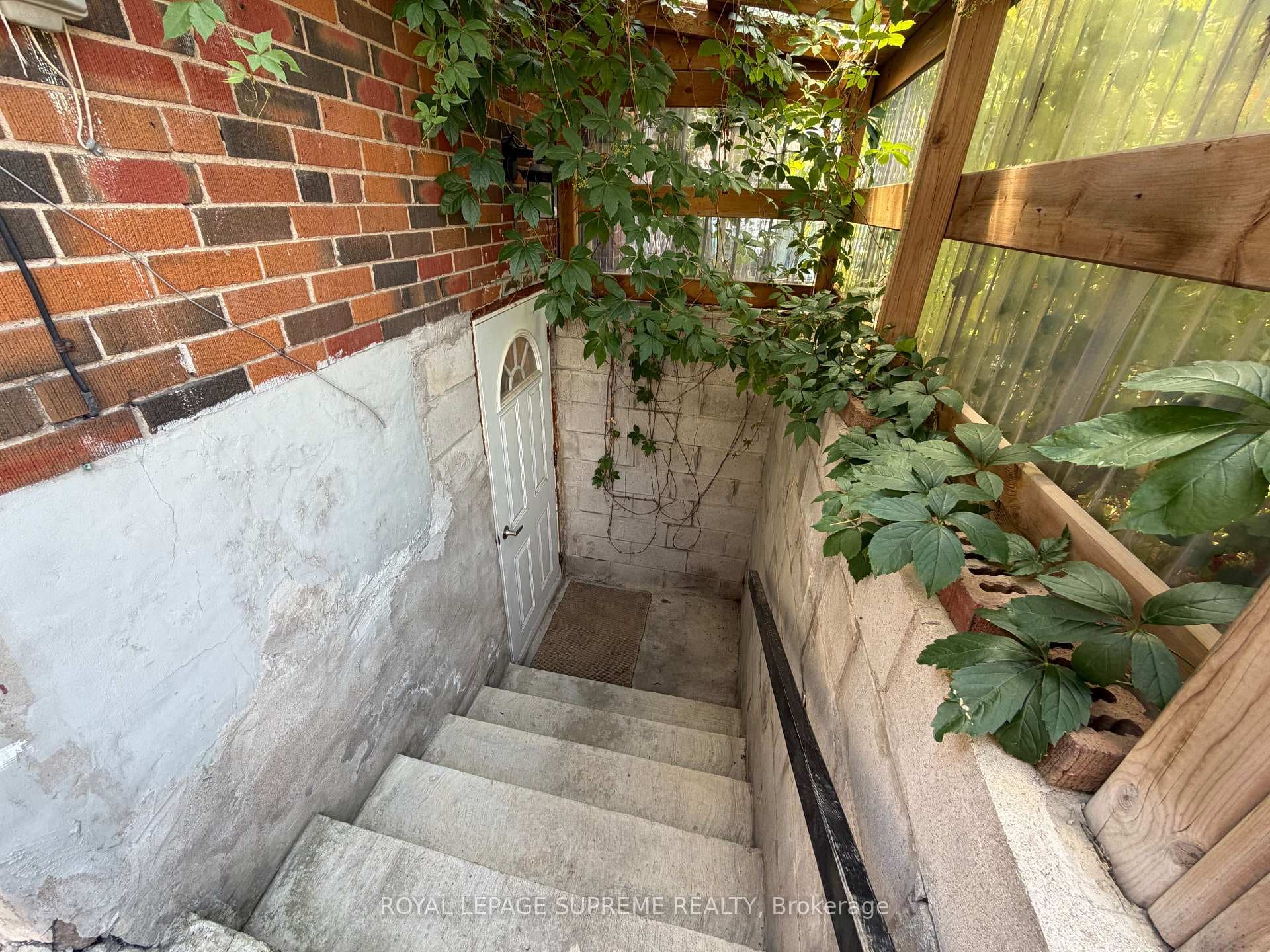 1074 Briar Hill Avenue Unit Bsmt photo 2