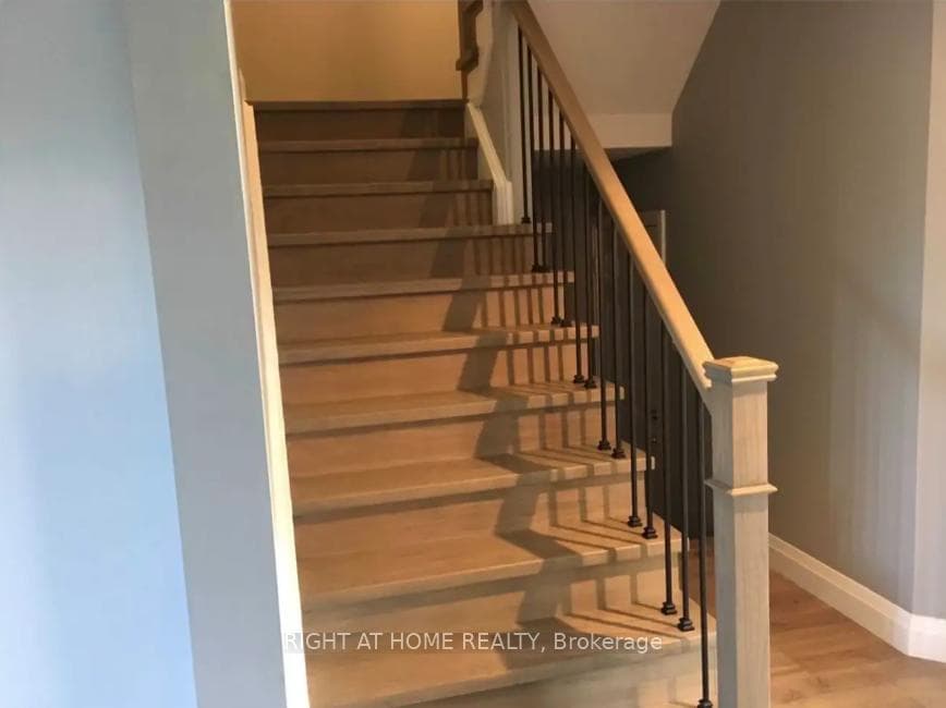 28 Bloomington Drive photo 1