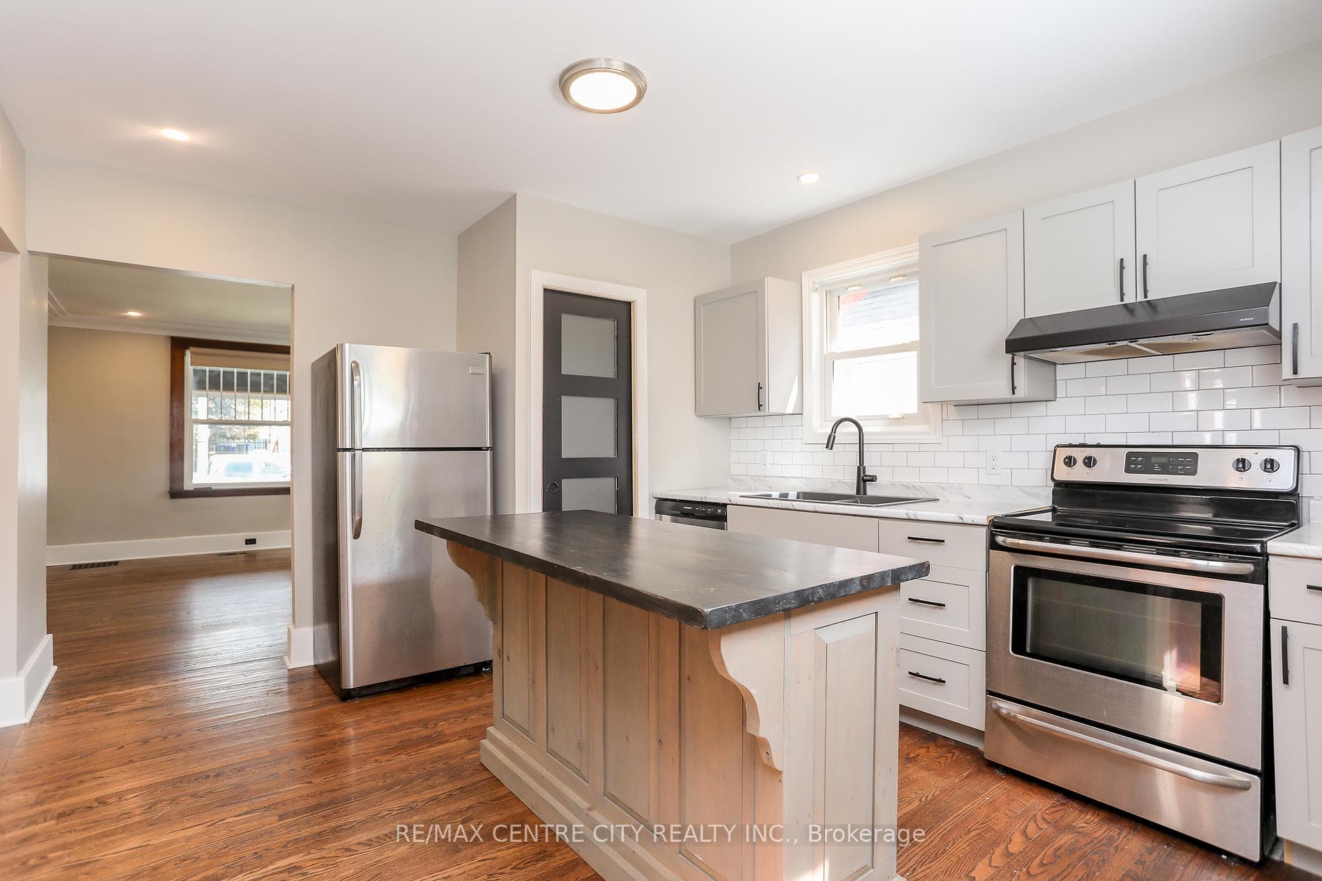 45 Hemlock Street photo 10