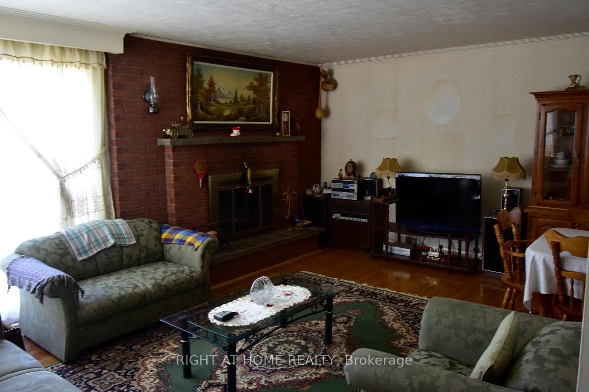 2436 Islington Avenue photo 5