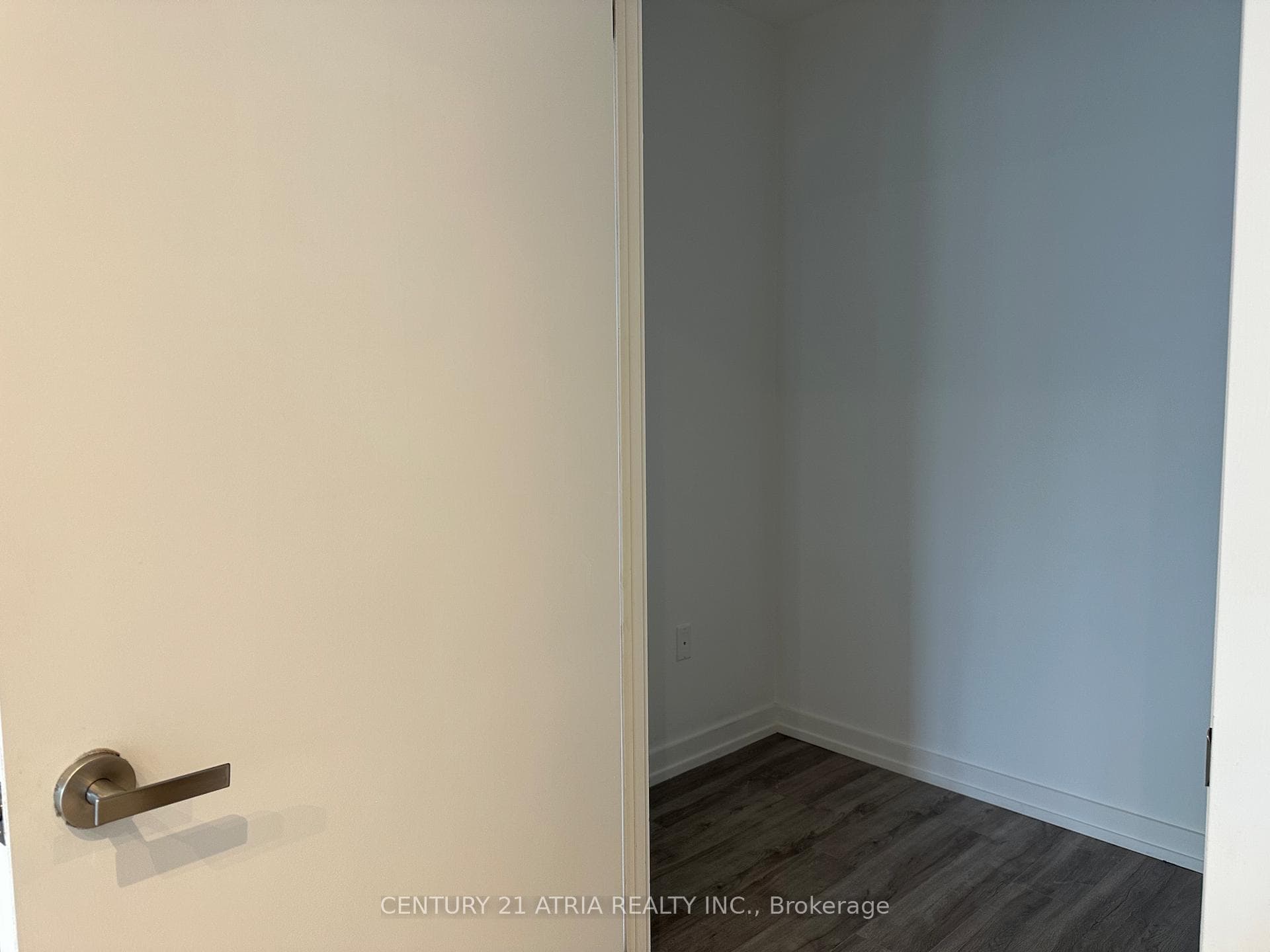 77 Shuter Street Unit 1512 photo 12