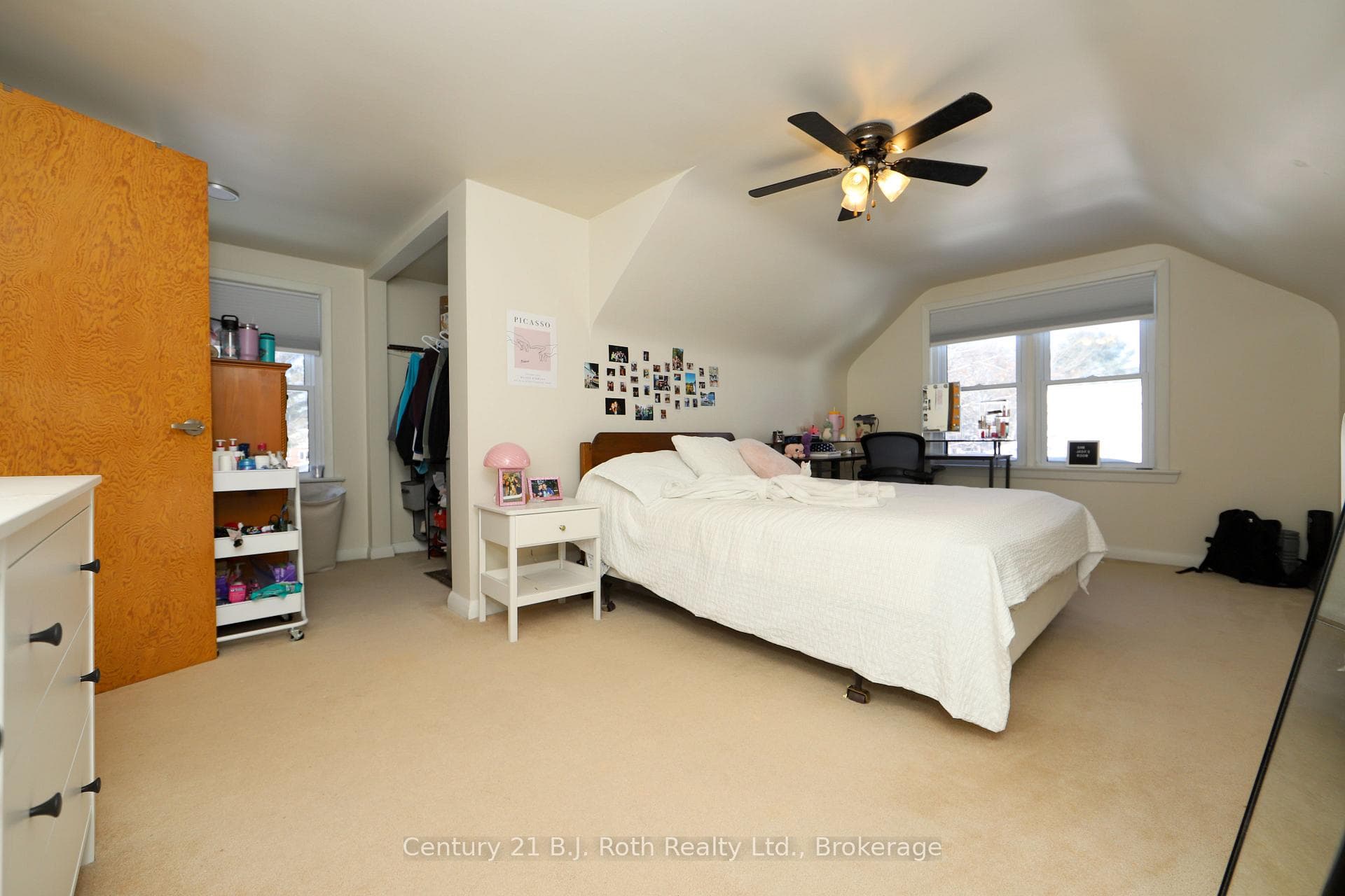 983 Clarence Street photo 21