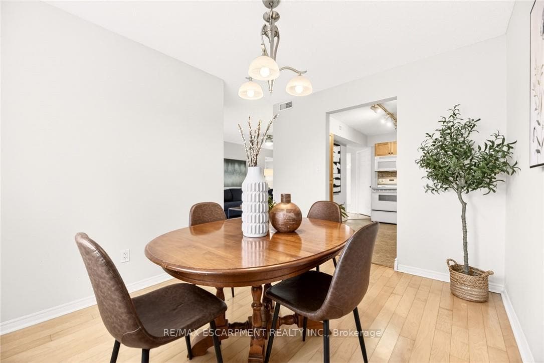 201 DORCHESTER Boulevard Unit 101 photo 15