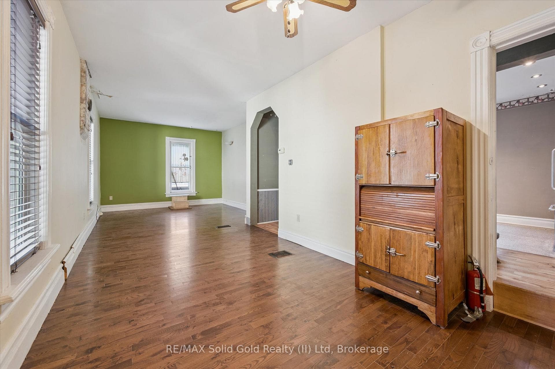 98 William Street photo 8