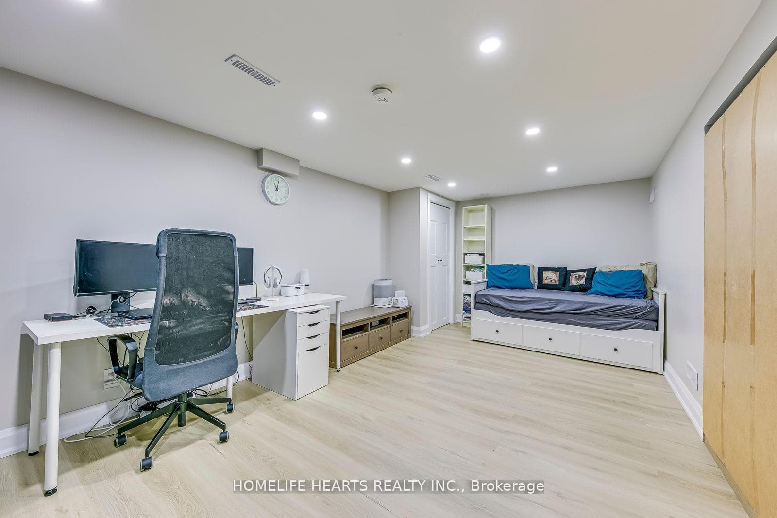 42 Sandringham Court photo 29