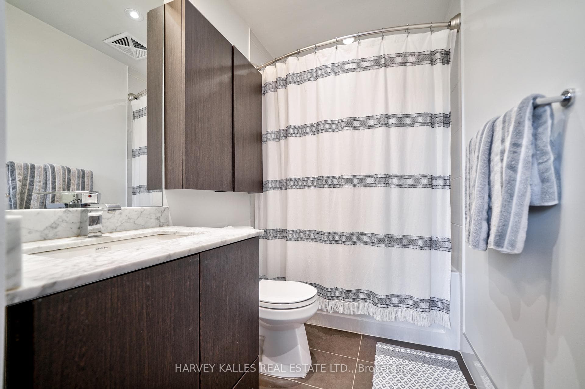 2055 Danforth Avenue Unit 206 photo 17