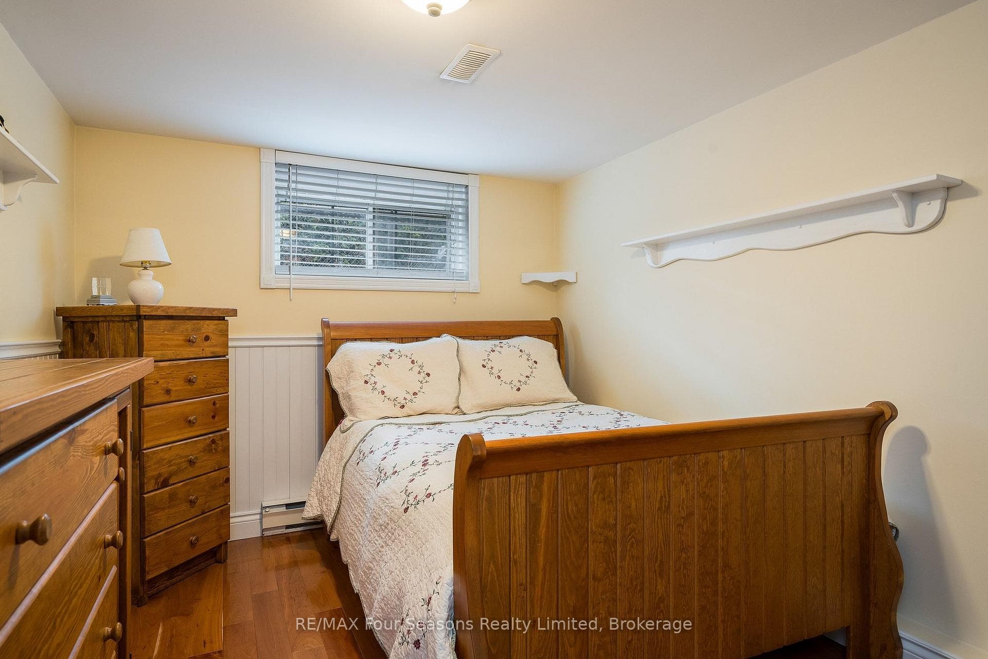 16 Carmichael Crescent photo 28