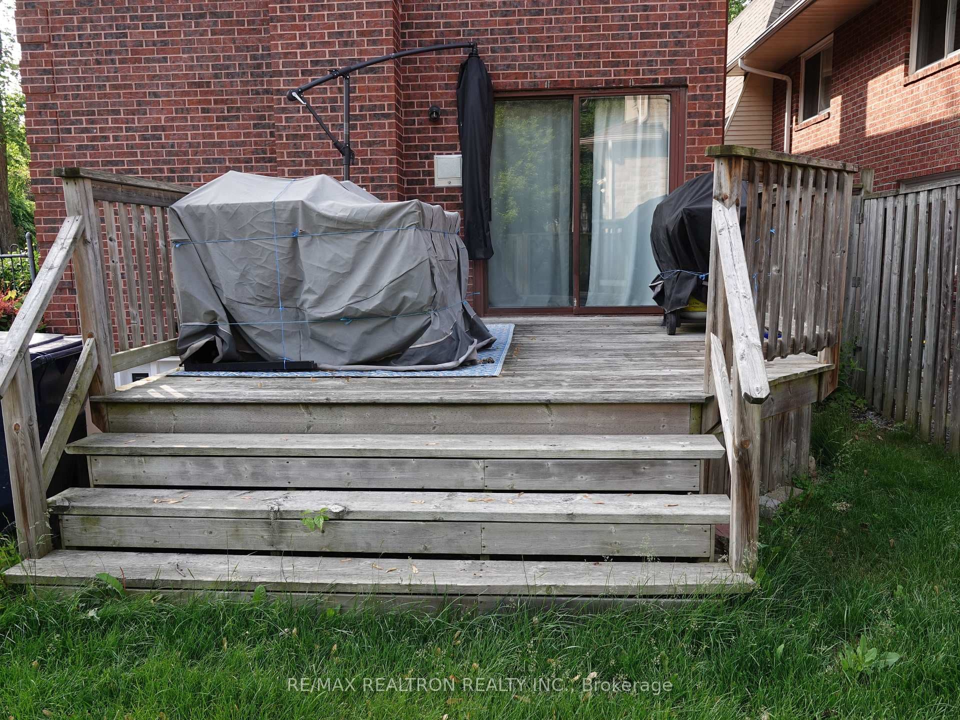 Deck in Fenced Yard w/o from Family Room