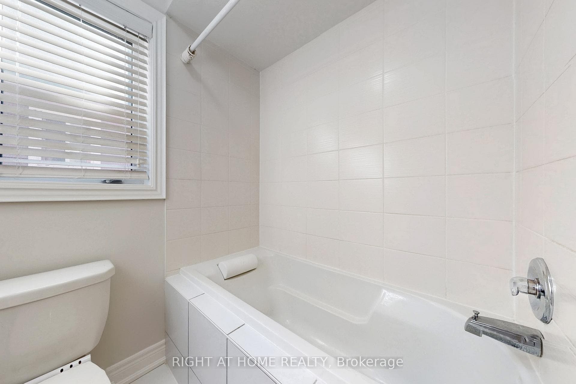 11 Robert Wilson Crescent photo 43