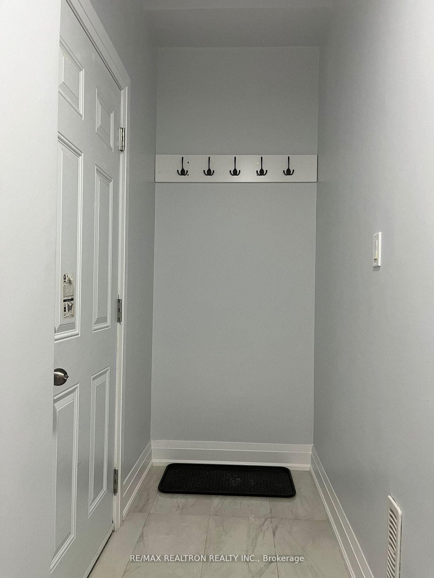 507 Autumn Hill Boulevard Unit Bsmt photo 2